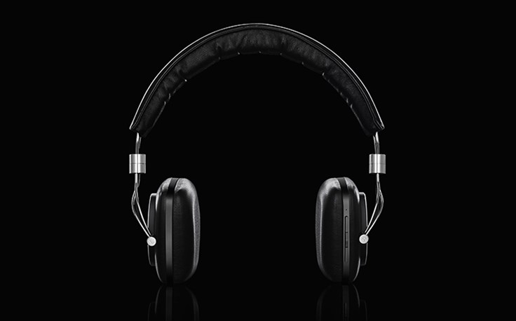 P5W-fullheadfront-beauty-black.jpg